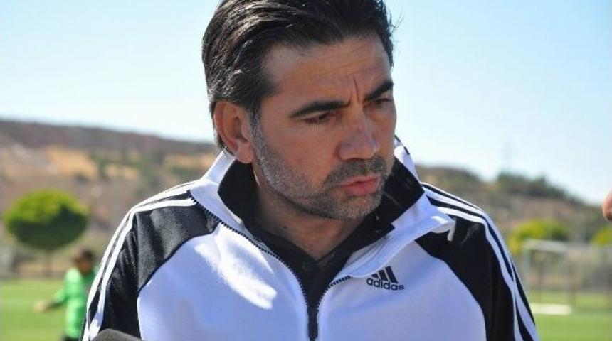 &Ouml;zk&ouml;yl&uuml;: "futbolcular Psikolojik Ezikliğin İ&ccedil;indeler"