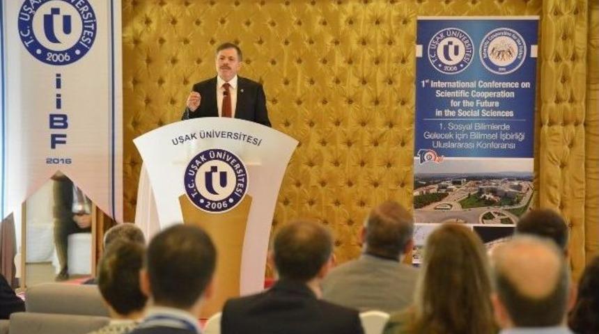 Rekt&ouml;r &Ccedil;elik, Yabancı Akademisyenlere 15 Temmuz Darbe Girişimini Anlattı