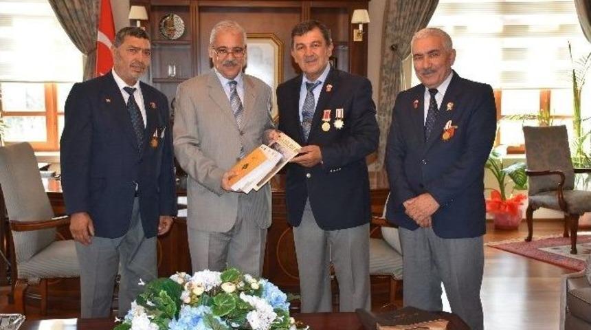 Vali G&uuml;ven&ccedil;er, Somalı Gazileri Ağırladı