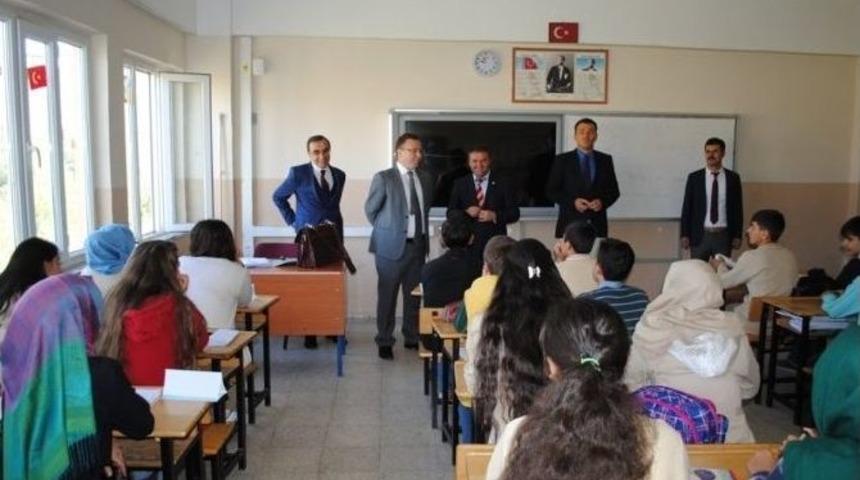 Kaymakam Murat Zadeleroğlu, G&ouml;lbaşı Fen Lisesini Ziyaret Etti