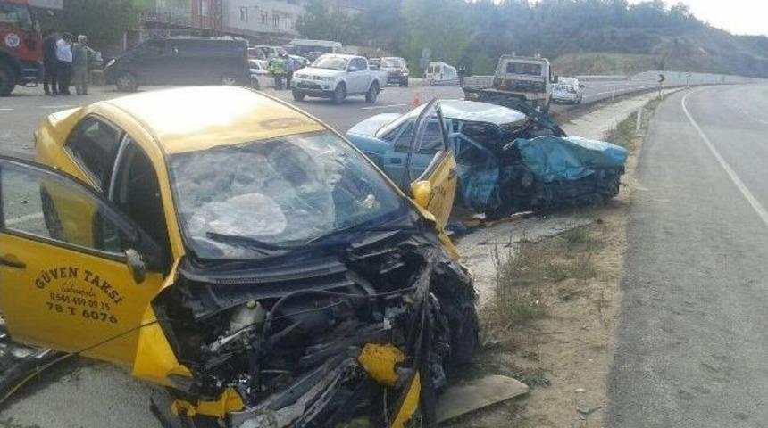 Ticari Taksi İle Otomobil &Ccedil;arpıştı: 1 &Ouml;l&uuml;, 2 Yaralı