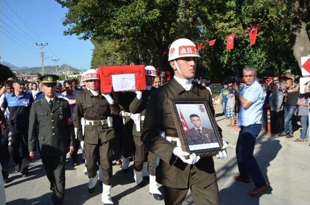 Şehit Nişanlısının "seni B&ouml;yle Mi Karşılayacaktım" Feryadı