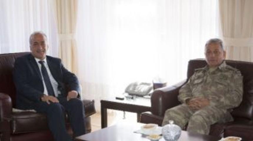 İl Jandarma Komutanı &Ccedil;elik&rsquo;ten, Rekt&ouml;r &Ccedil;omaklı&rsquo;ya Tebrik Ziyareti