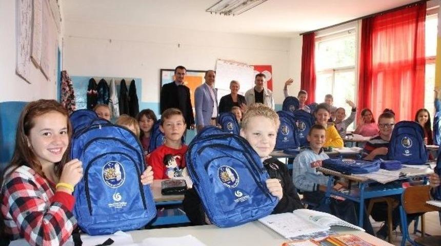 &Ccedil;orum Belediyesi&rsquo;nden Bosnalı &Ouml;ğrencilere Kırtasiye Yardımı