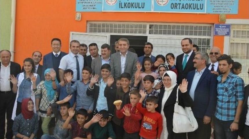 Ak Parti İstanbul Teşkilatından Diyarbakır&rsquo;da 10 Bin &Ouml;ğrenciye Kırtasiye Yardımı