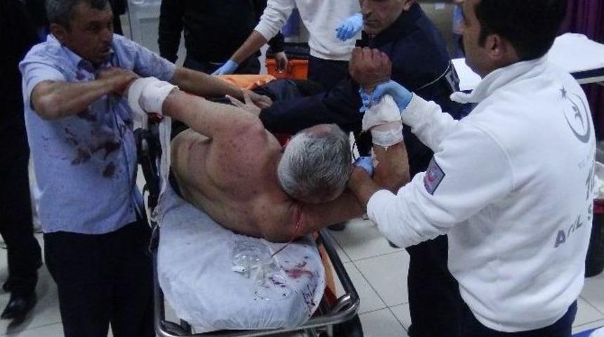 Bı&ccedil;aklanan Yaralının Sedye &Uuml;zerinde Su İsyanı