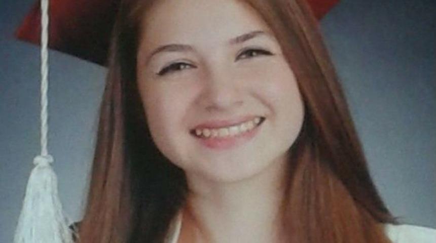 İzmir&rsquo;de 16 Yaşındaki Gen&ccedil; Kız Motosiklet Kazasında Hayatını Kaybetti