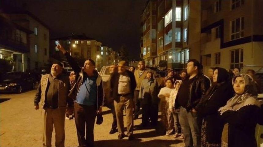 Mahalle Halkı Baz İstasyonu İ&ccedil;in Sokağa D&ouml;k&uuml;ld&uuml;