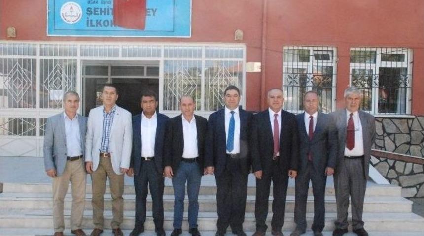 Uşak&rsquo;ın Eşme İl&ccedil;esinde Bin &Ouml;ğrenciye Kırtasiye Yardımı Yapıldı