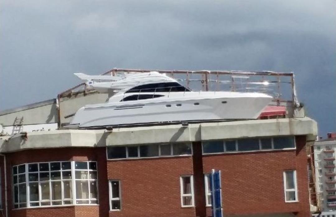 (&ouml;zel Haber) Balkondaki L&uuml;ks Tekne G&ouml;renleri Hayrete D&uuml;ş&uuml;r&uuml;yor