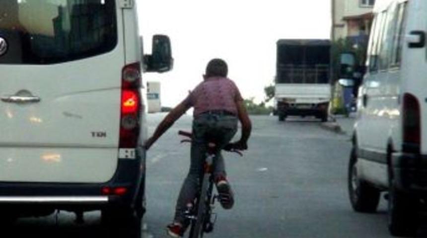 Trafikte Bisikletle Tehlikeli Yolculuk