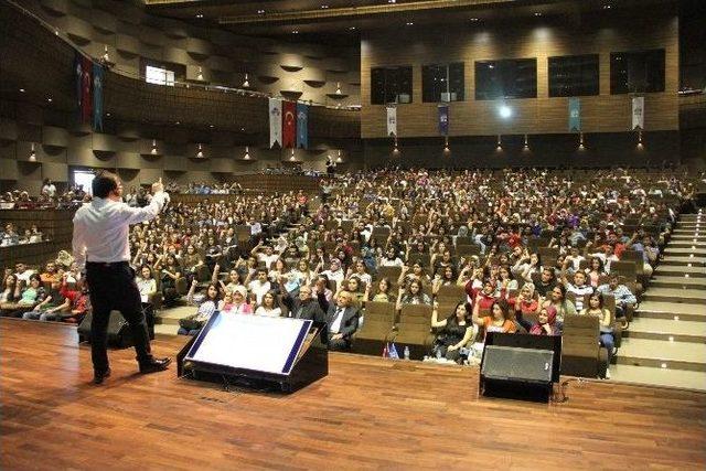 Hkü’de Oryantasyon Seminerleri Sürüyor