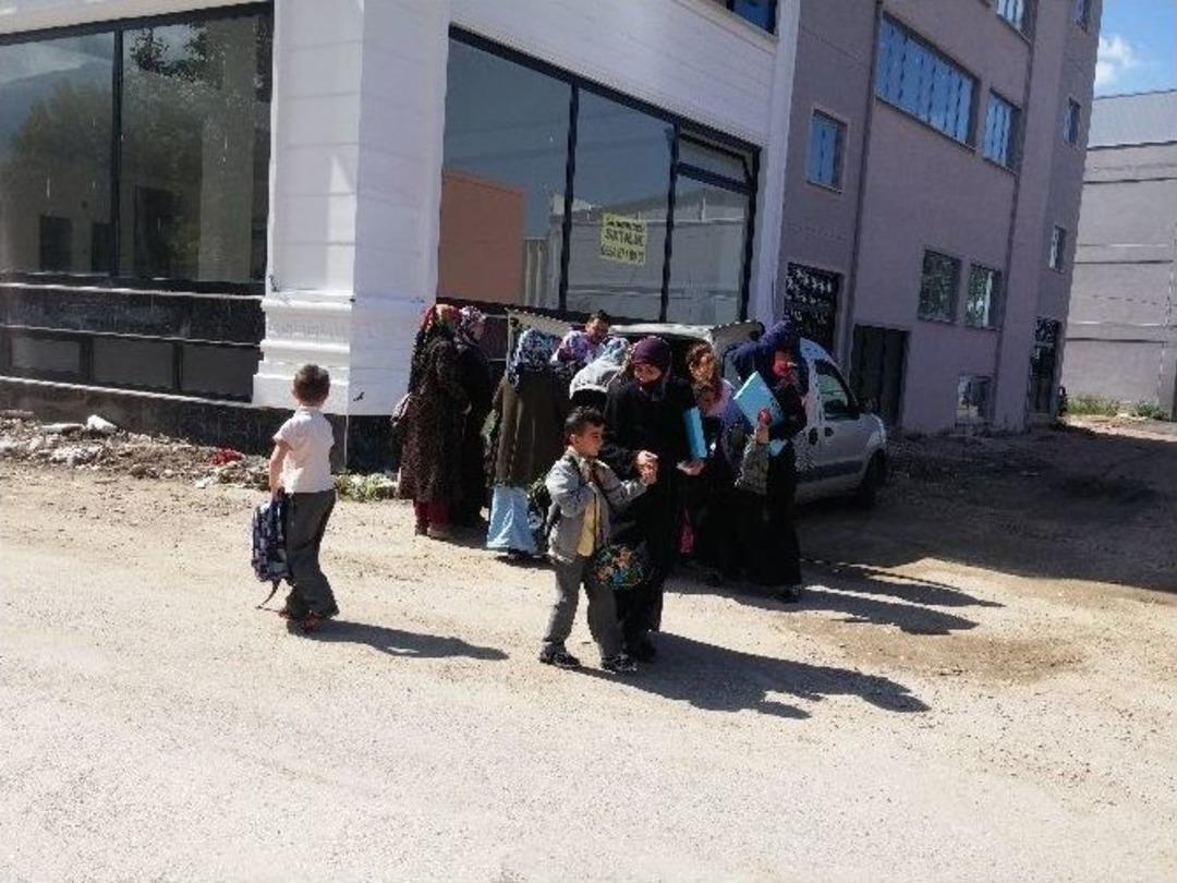 (&ouml;zel Haber) Fet&ouml; Y&uuml;z&uuml;nden Binlerce &Ouml;ğrenciye Kitap Dağıtılamadı