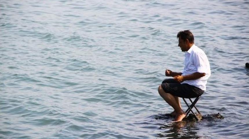 Yazlık&ccedil;ılar Gidince Sahiller Amat&ouml;r Balık&ccedil;ılara Kaldı