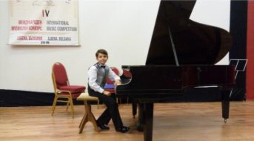 Anadolu &Uuml;niversitesi Devlet Konservatuvarı &Ouml;ğrencisi Bulgaristan&rsquo;dan Birincilikle D&ouml;nd&uuml;