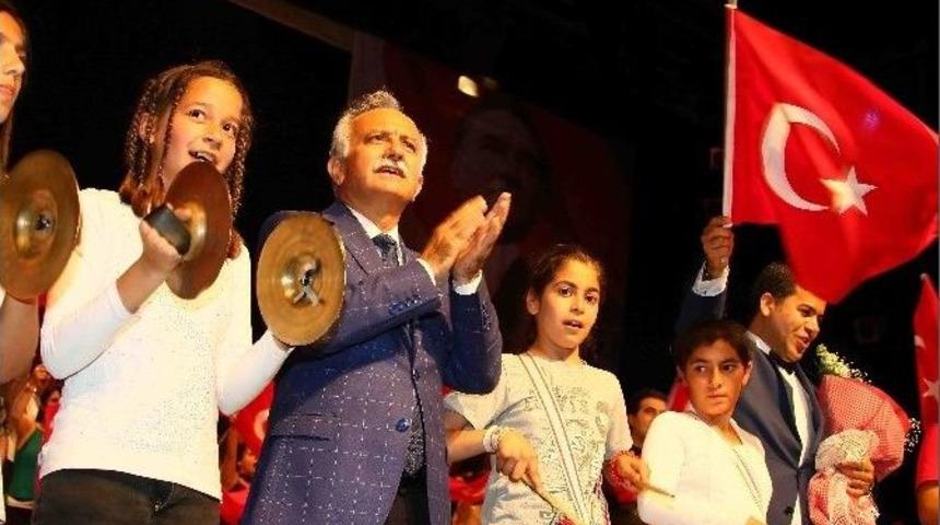 Bayraklı Belediyesi Sesine G&uuml;venenleri Bekliyor