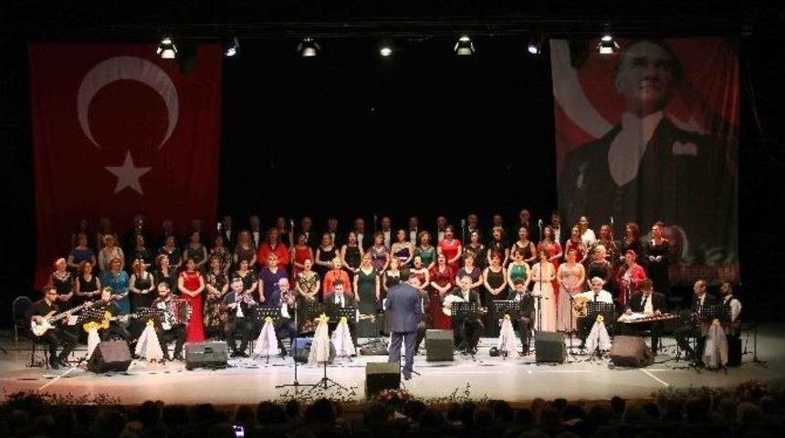 Bayraklı&rsquo;da Sevgililer G&uuml;n&uuml;&rsquo;ne &Ouml;zel Konser