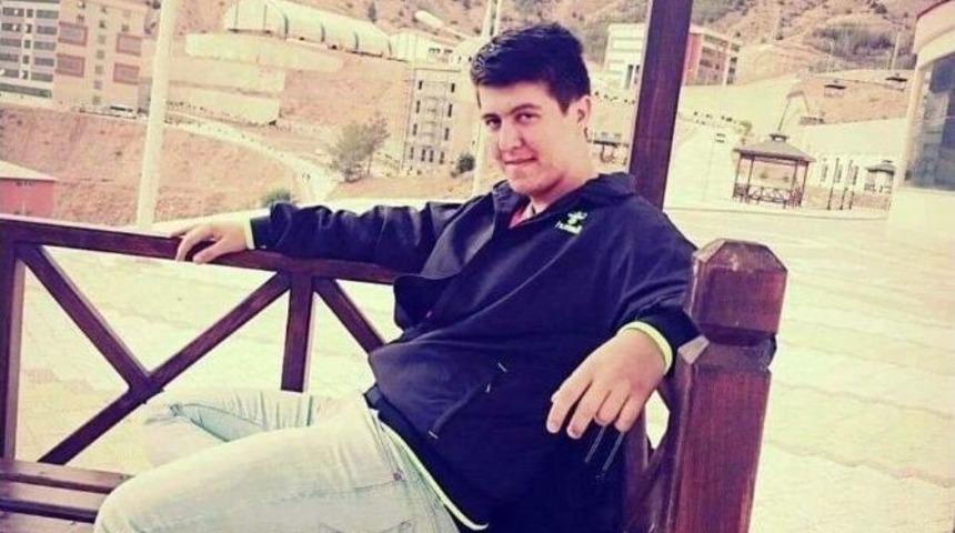 &Uuml;niversite &Ouml;ğrencisi Kalbine Yenik D&uuml;şt&uuml;