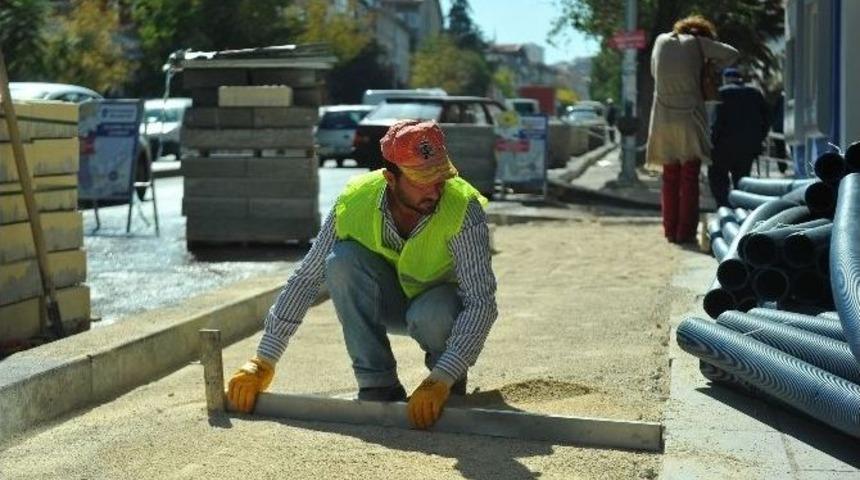 Dikmen Caddesi&rsquo;nde Kaldırım &Ccedil;alışmaları S&uuml;r&uuml;yor