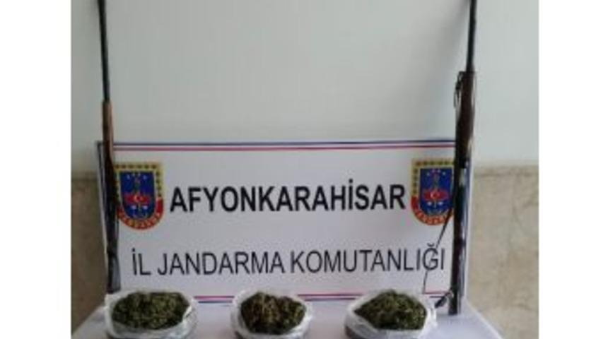 Afyonkarahisar&rsquo;da Jandarma Bin 913 Gram Esrar Ele Ge&ccedil;irdi