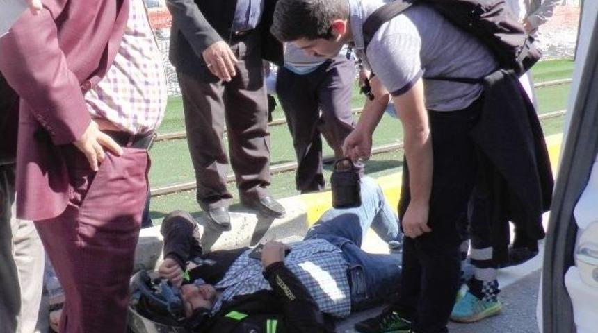 Motosiklet S&uuml;r&uuml;c&uuml;s&uuml;ne Otomobil &Ccedil;arptı