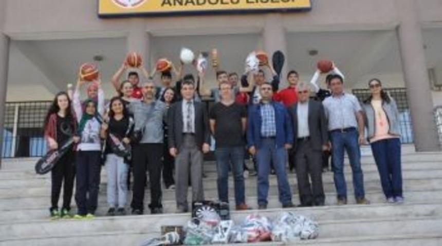 Soma K&uuml;&ccedil;&uuml;k Sanayi Esnafından &Ouml;ğrencilere Jest