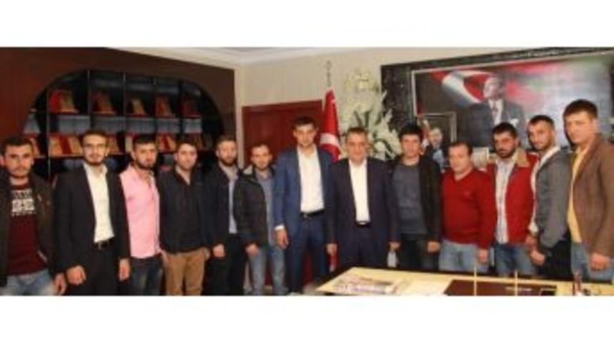 Yomra Belediye Başkanı İbrahim Sağıroğlu Ak Parti Yomra Gen&ccedil;lik Kolları&rsquo;nı Makamında Ağırladı