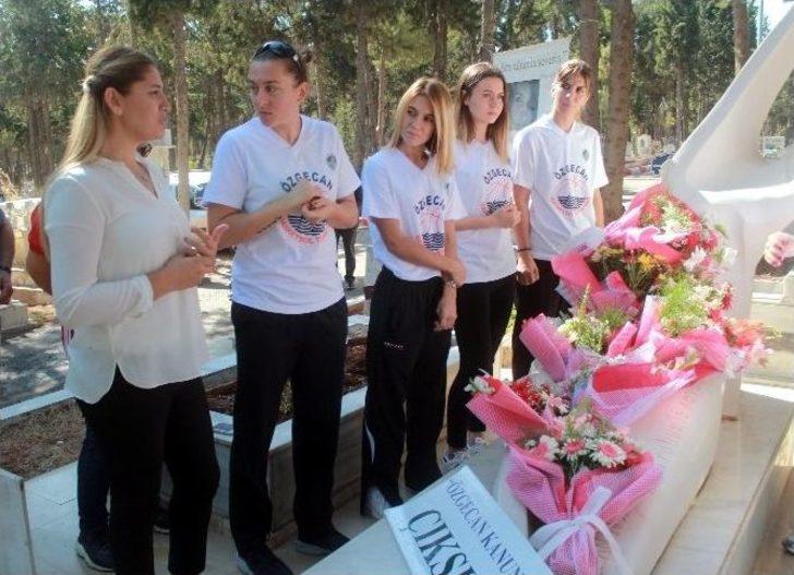 Kadın Basketbolcular Özgecan’ın Mezarında G2