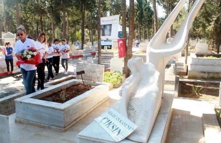 Kadın Basketbolcular Özgecan’ın Mezarında G5