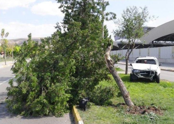 Aksaray’da Otomobiller Çarpıştı: 2 Yaralı G2