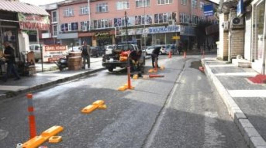 Ak&ccedil;akoca Caddesine Şerit &Ccedil;ekildi
