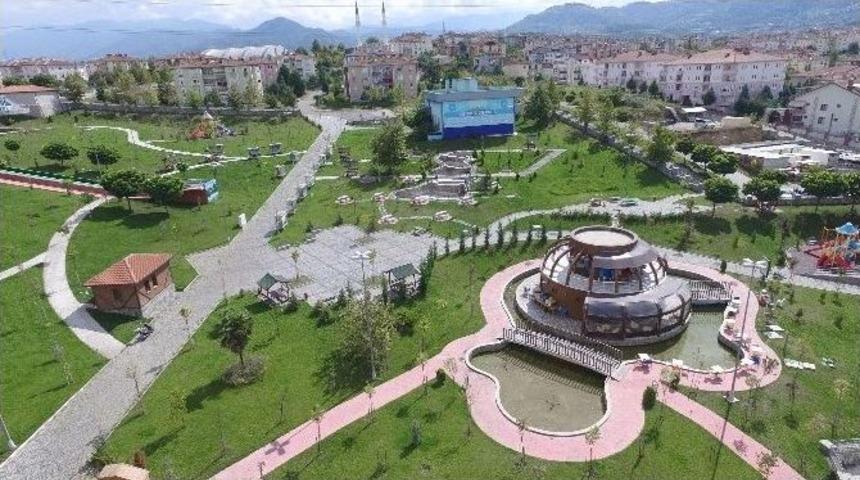 Başiskele&rsquo;de Parkların Bakım Ve Onarım &Ccedil;alışmaları S&uuml;r&uuml;yor
