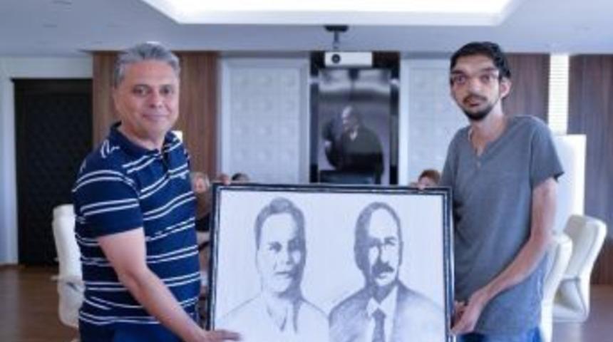 İşitme Engelli Ressamdan &Uuml;mit Uysal&rsquo;a S&uuml;rpriz Hediye