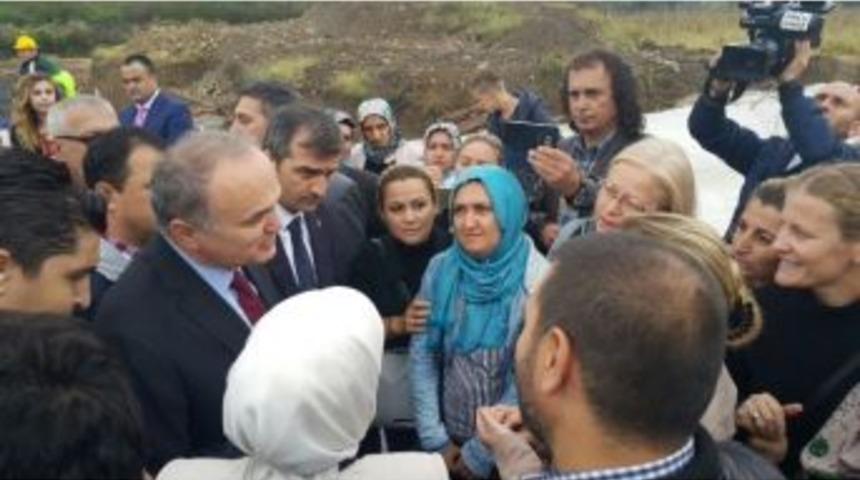 Okullarını İsteyen Veliler Bu Kez Bakan &Ouml;zl&uuml; İle G&ouml;r&uuml;şt&uuml;ler