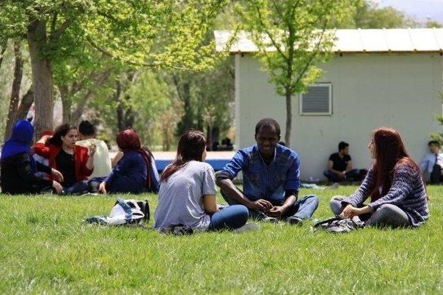 Ömer Halisdemir Üniversitesi 27 Bin Öğrencisi İle Yeni Eğitim Öğretim Yılına Başladı