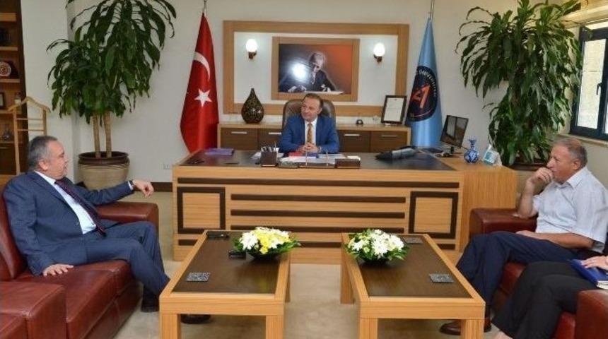 Başkan B&ouml;cek, Rekt&ouml;r &Uuml;nal&rsquo;ı Ziyaret Etti