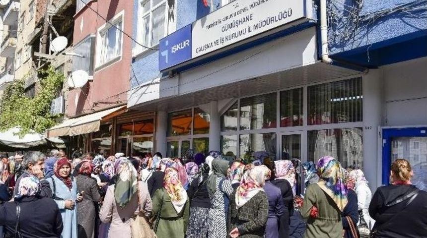 G&uuml;m&uuml;şhane&rsquo;de Kadınlardan Typ İzdihamı