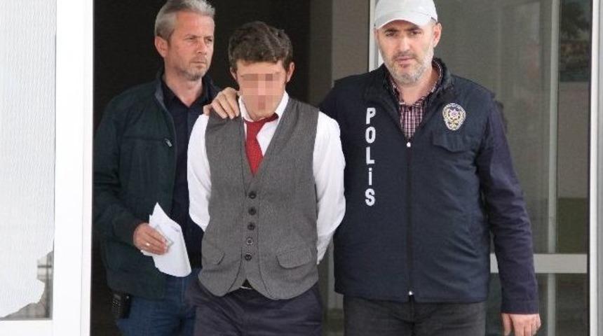 Kadın Yolcunun Telefonunu Vermeyen Muavine G&ouml;zaltı