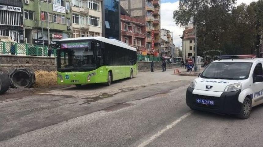 Otob&uuml;s İ&ccedil;erisinde Unutulan &Ccedil;anta Paniğe Neden Oldu