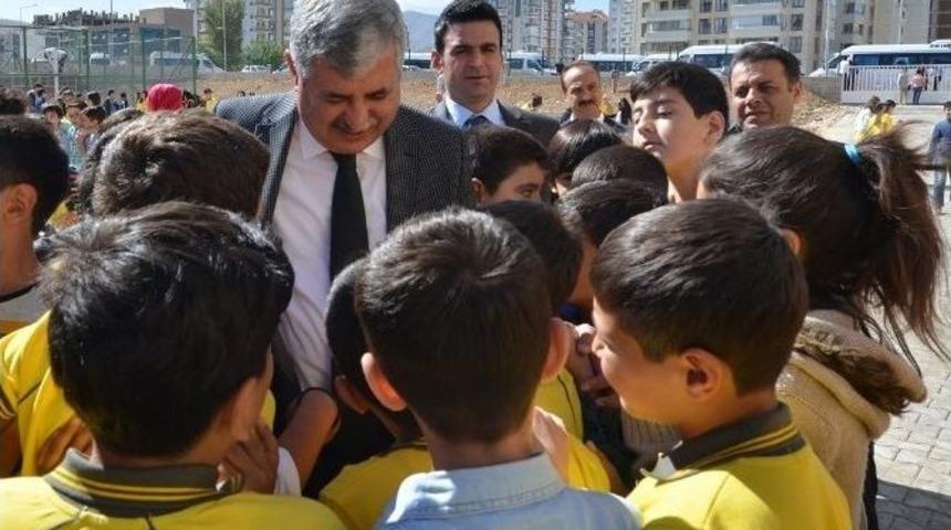 Yeşilyurt Belediyesi Okulların Eksikliklerini Gideriyor