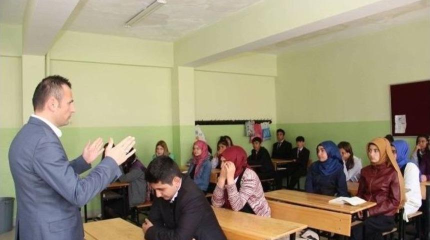 Bir Bina İki Liseye Hizmet Veriyor