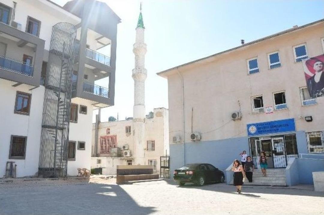 Milas&rsquo;ta Okulun Duvarları Yıkılınca &Ouml;ğrenciler Mağdur Oldu