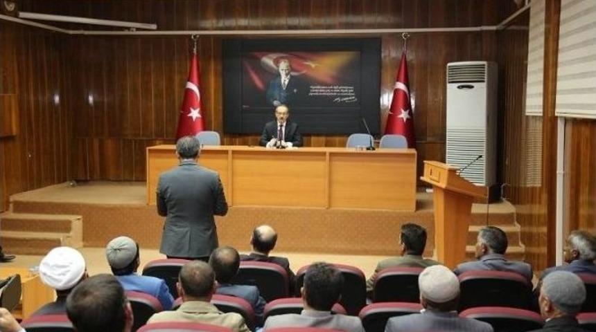 Vali Yavuz Muhtarlarla Bir Araya Geldi