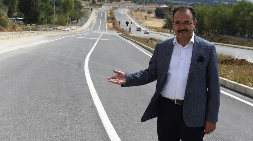 Uşak Belediyesi Yol Yapmaya Devam Ediyor