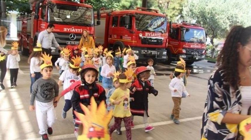 &Ccedil;ocuklar İtfaiyeciliği &Ouml;ğreniyor