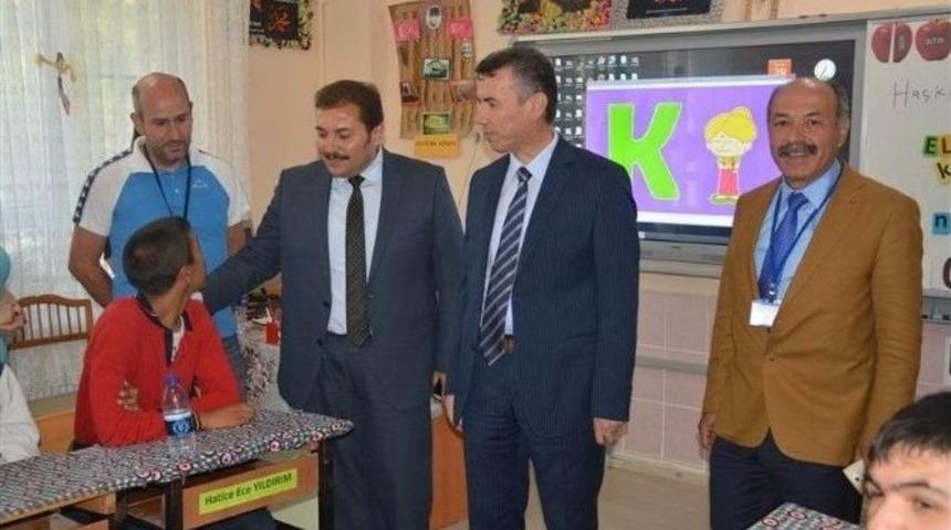 Kaymakam Sırmalı, Okullarda İncelemelerde Bulundu