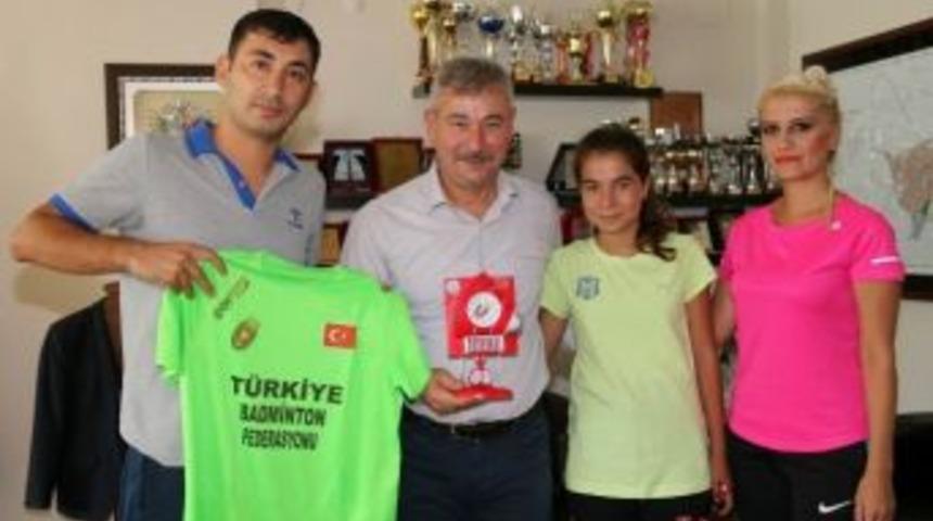 Badminton Takımından Başkan Yaralı&rsquo;ya Teşekk&uuml;r Ziyareti
