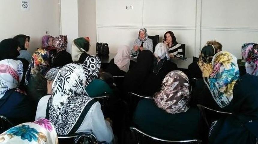 Ak Parti Kadın Kolları Ve Gen&ccedil;lik Kolları Tarafından Kaynaşma Ve İstişare Toplantısı D&uuml;zenlendi