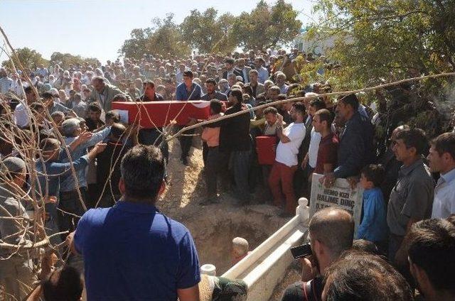 Şehit Korucu Kürtçe Ağıtlarla Defnedildi