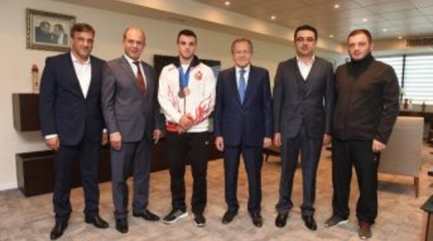 D&uuml;nya &Uuml;&ccedil;&uuml;nc&uuml;s&uuml; G&uuml;reş&ccedil;iden Başkan Uğur&rsquo;a Ziyaret